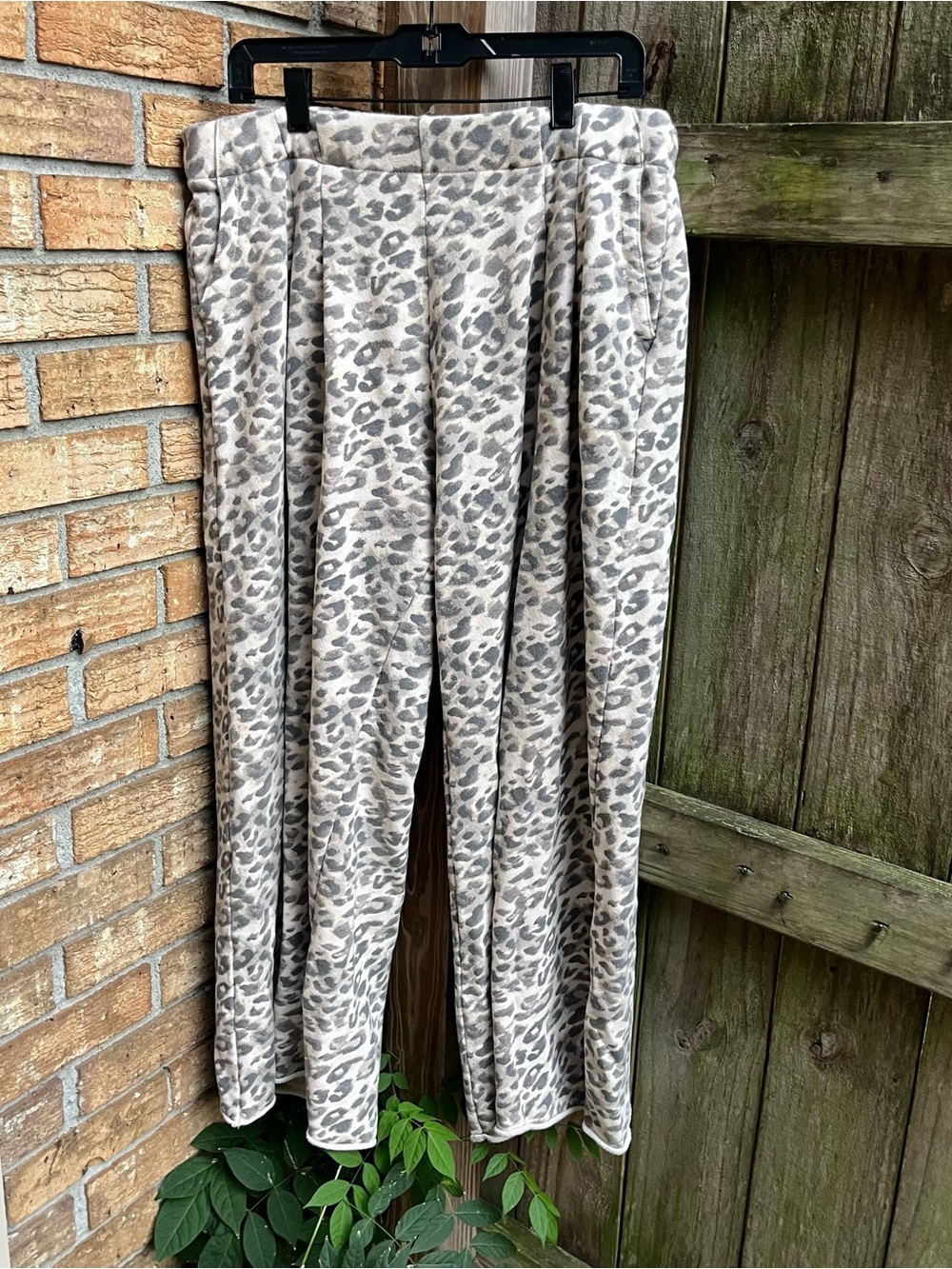 Aerie Neutral Beige & Gray Leopard Wide Leg Sweatpants